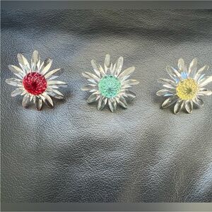 Swarovski SCS Club Daisy trio. All in mint condition with boxes.